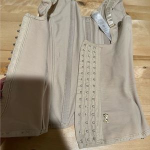 Sol and beauty Hourglass Waistcoat size Small